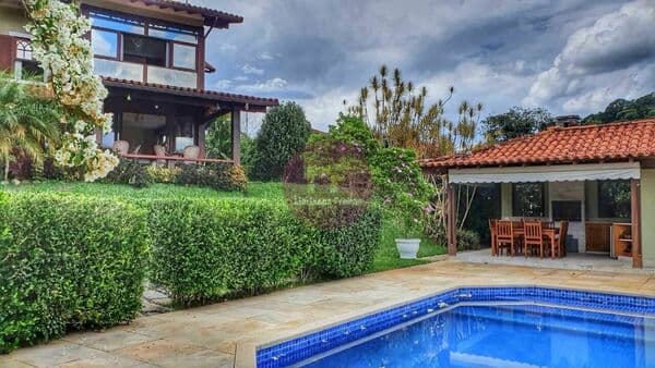 Casa 05 suites em Condomínio em Itaipava