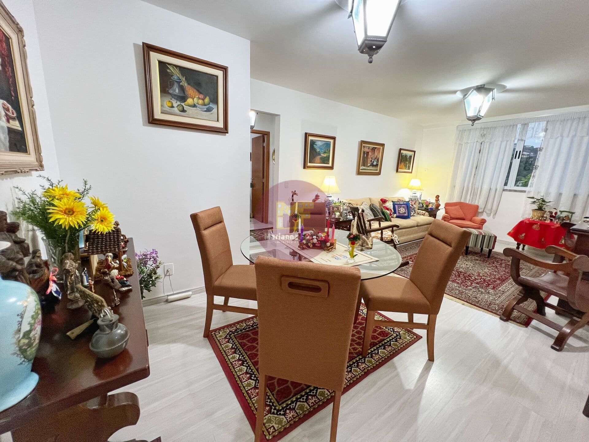 Apartamento no Alto com 02 quartos