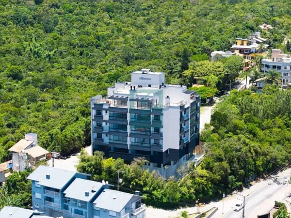 Cobertura Com Vista Permanente No Centro de Bombinhas/SC