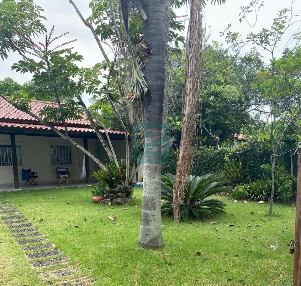 Casa Com Amplo Terreno na Praia de Bombas em Bombinhas/SC