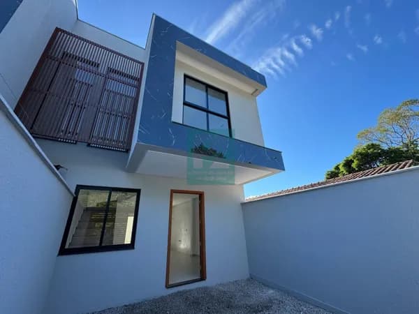 Casa Nova com 3 Dormitórios e Excelente Padrão de Acabamento Em Bombas - Bombinhas/SC