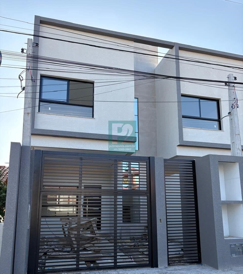 Oportunidade em Bombas! Sobrado Triplex Novo em Bombinhas/SC