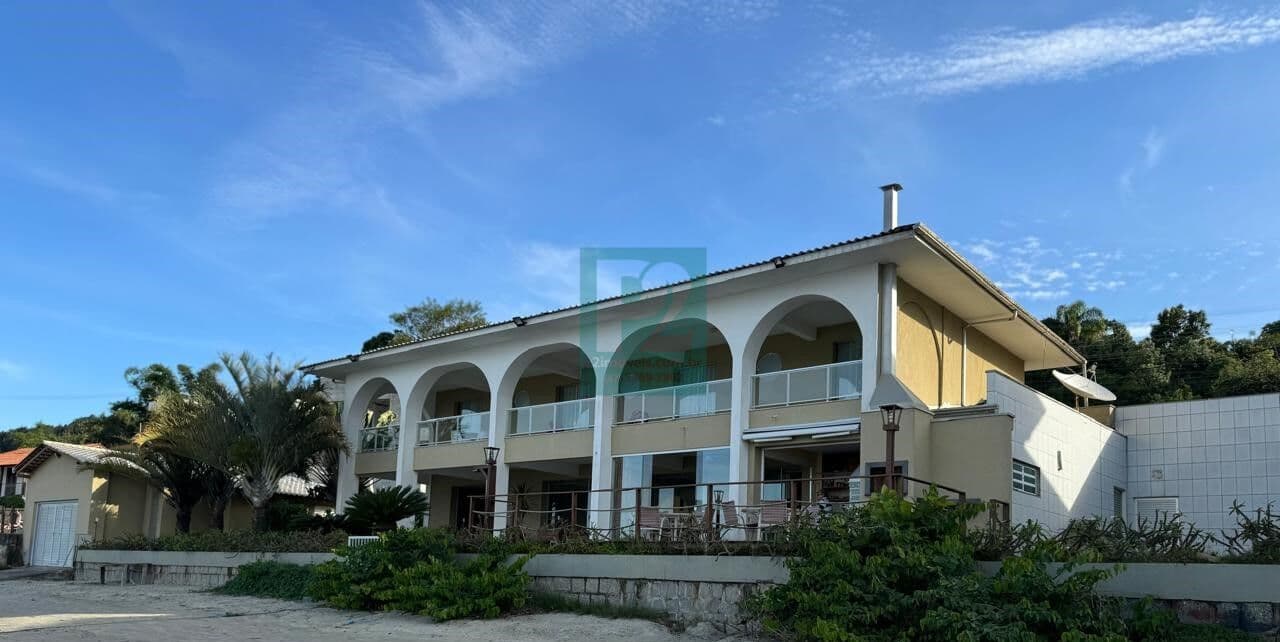 Casa Alto Padrão com 04 suítes na Praia de Perequê em Porto Belo