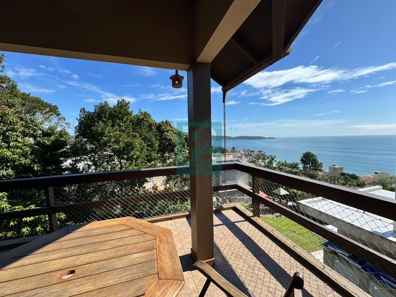 Casa Mobiliada Com Vista Deslumbrante Para O Mar – Condomínio Panorâmico, Em Bombinhas - SC!