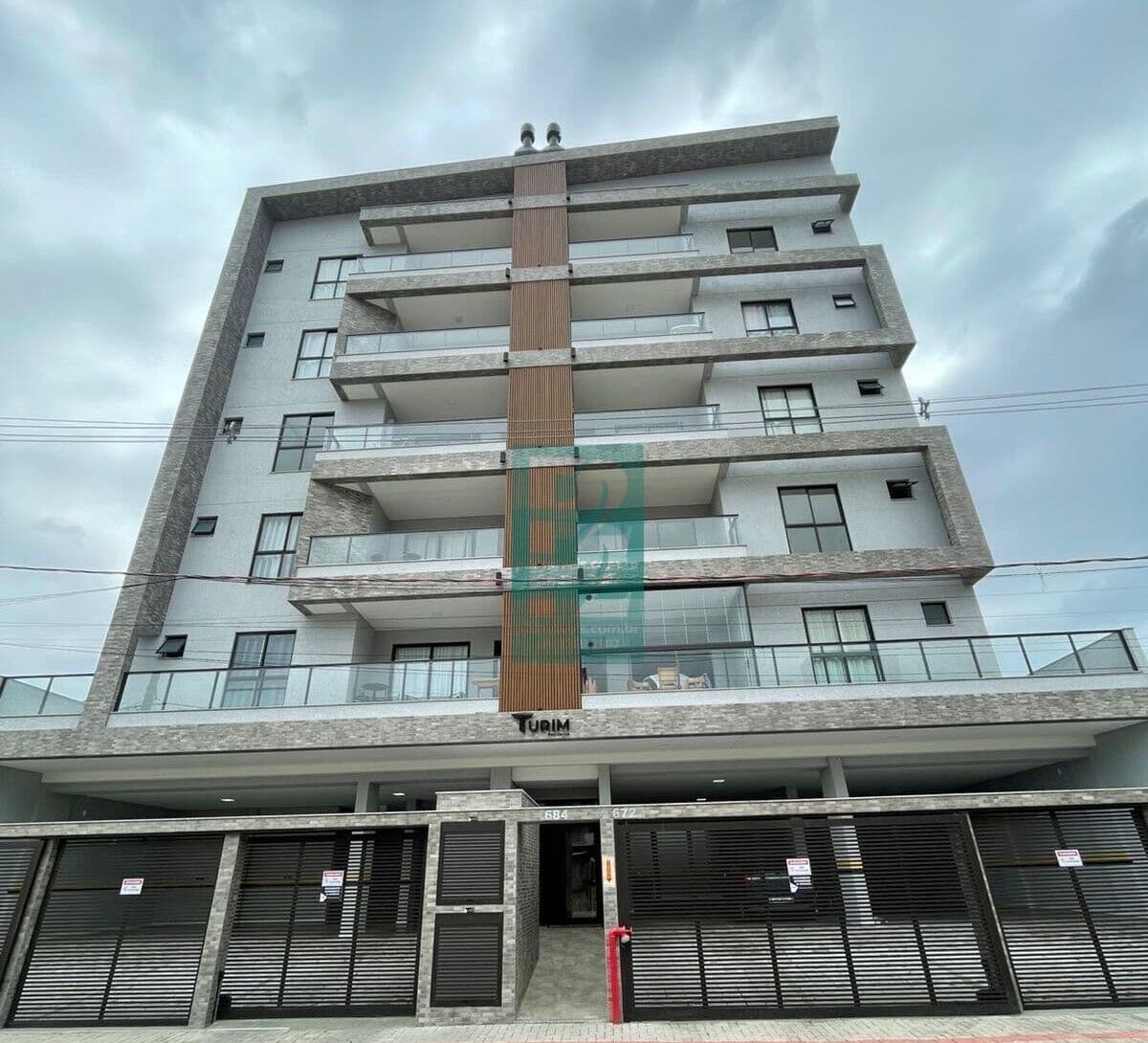 Apartamento Espaçoso Com 02 Suítes e Ótima Localização Em Bombas - Bombinhas/SC