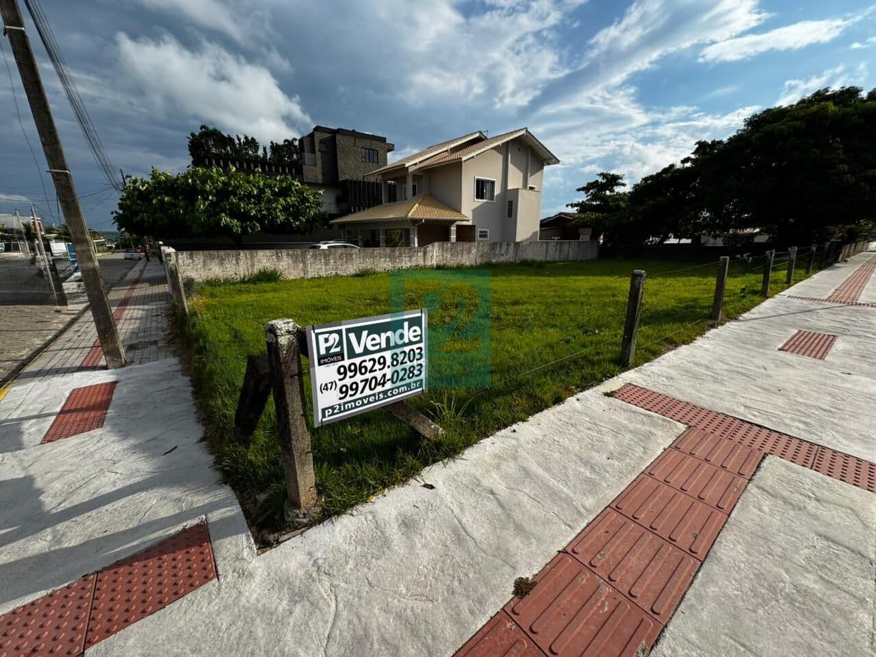 Terreno De Esquina Quadra Mar em Zimbros - Bombinhas/SC