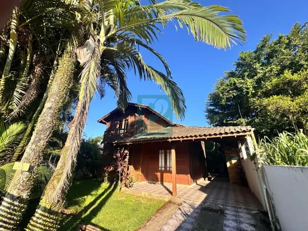 Confira! Casa Mista Com 03 Quartos Em Mriscal, Bombinhas/SC