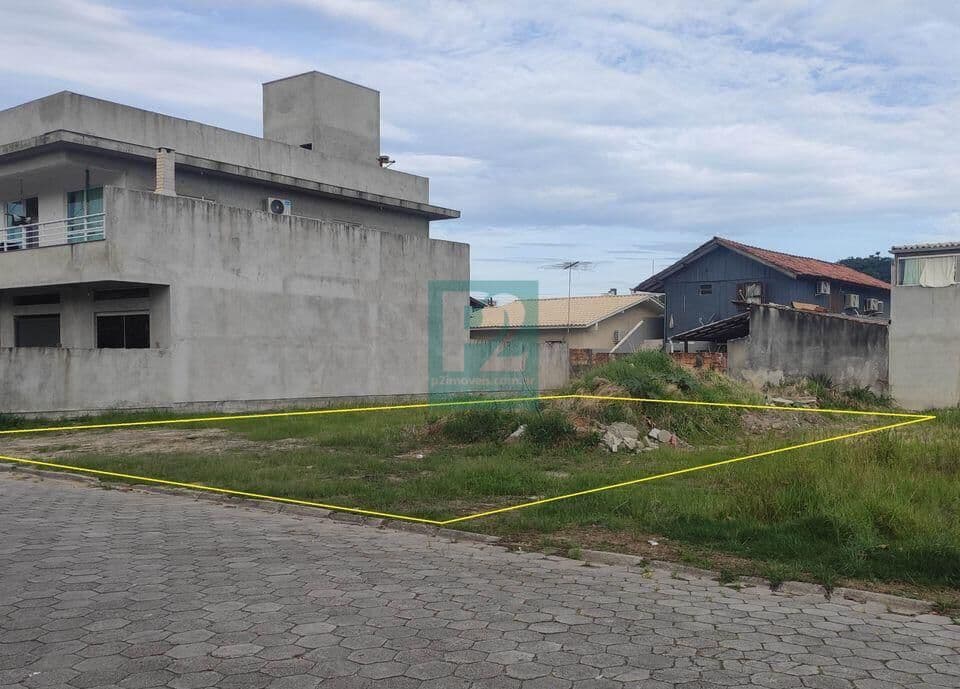 TERRENO PRONTO PARA CONSTRUIR NO BAIRRO JOSÉ AMÂNDIO EM BOMBINHAS - SC