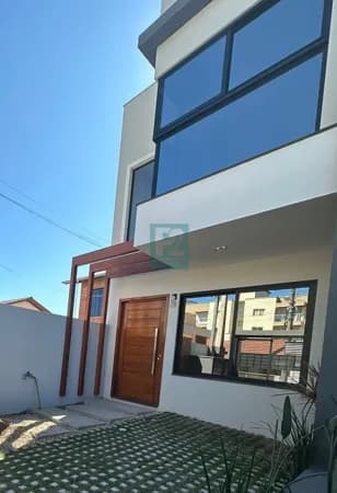 Sobrado Pronto Alto Padrão com 02 suítes em Canto Grande Bombinhas