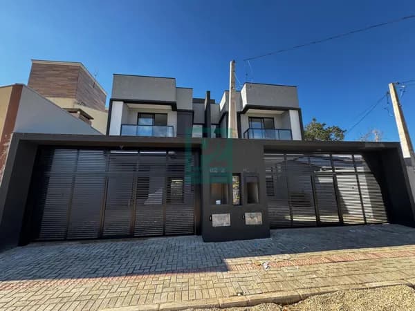 Sobrado Alto Padrão a Poucos Metros do Mar - Praia de Mariscal | Bombinhas/SC