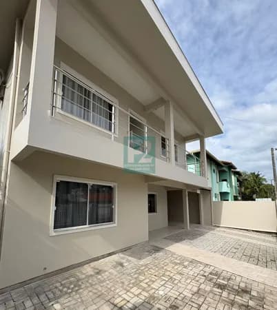 Casa à Venda na Praia do Centro em Bombinhas/SC