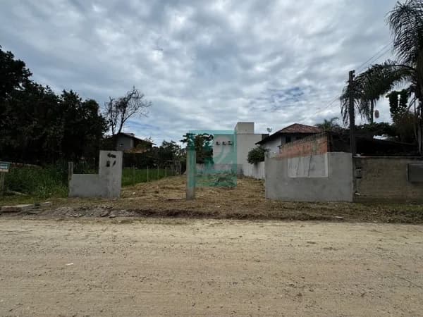 Terreno a Poucos Metros do Mar - Praia de Mariscal | Bombinhas/SC
