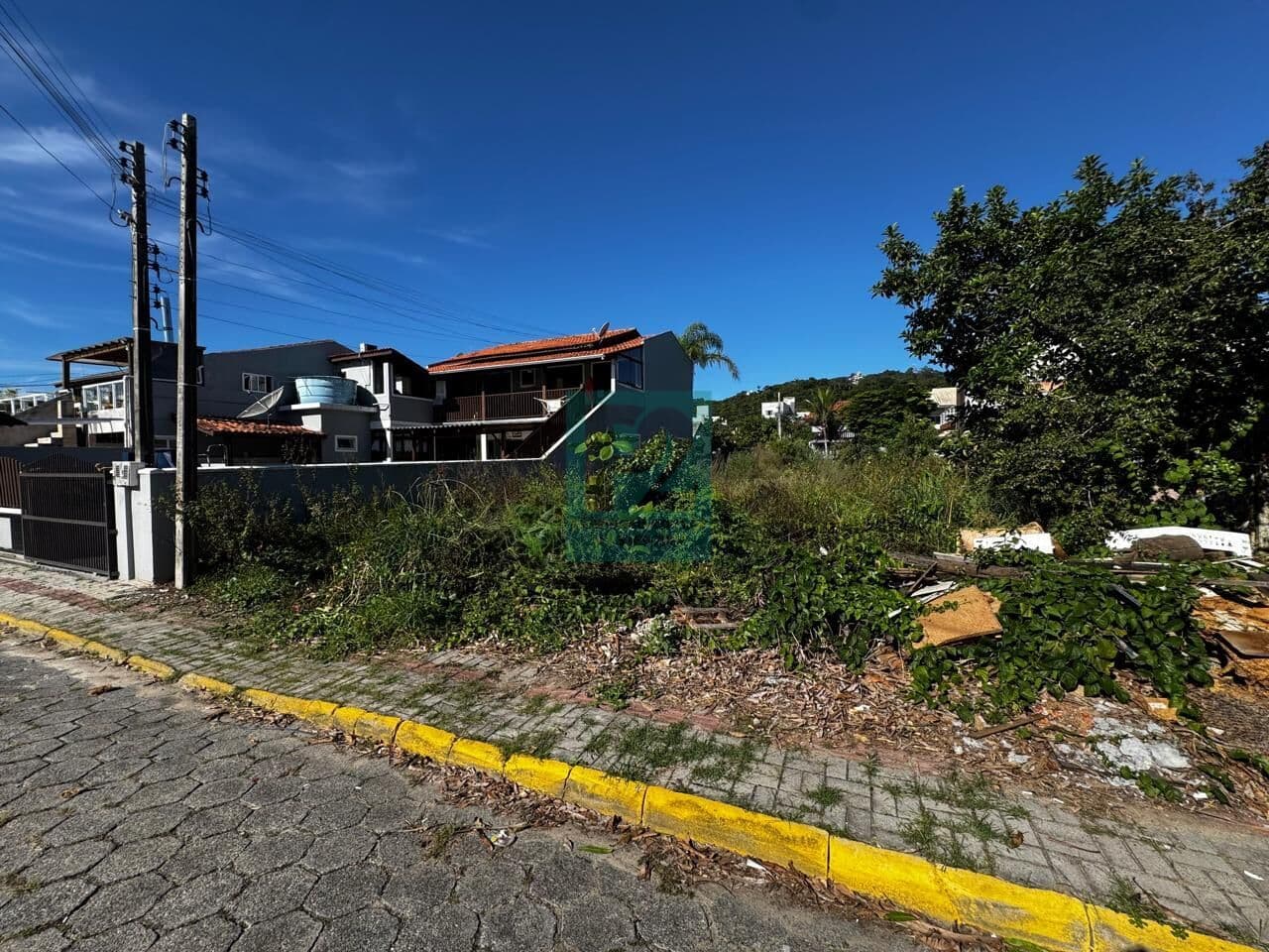 Terreno Lote À Venda A Poucos Passos Do Mar Na Praia De Bombas - Bombinhas/SC
