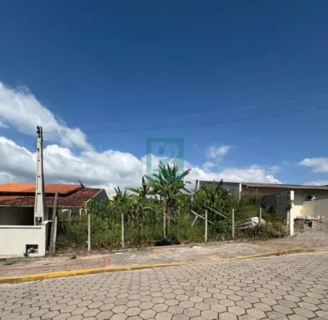 Terreno à Poucos Passos do Mar em Zimbros - Bombinhas/SC