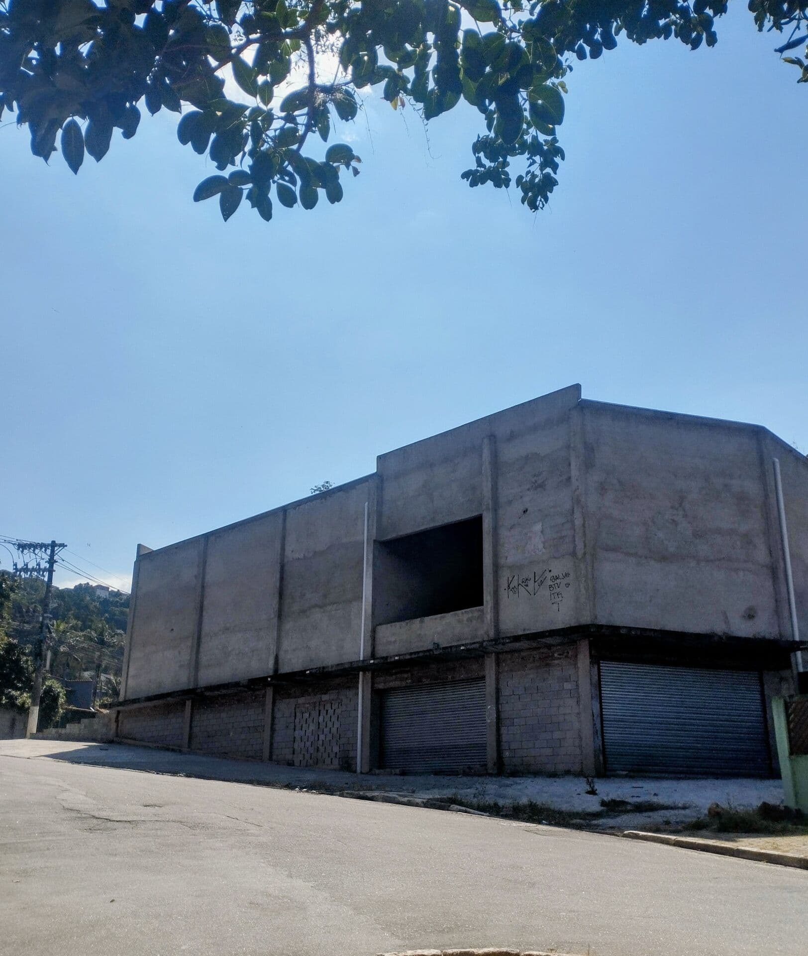 Salão comercial Padrão para Aluguel em Centro Embu das Artes-SP