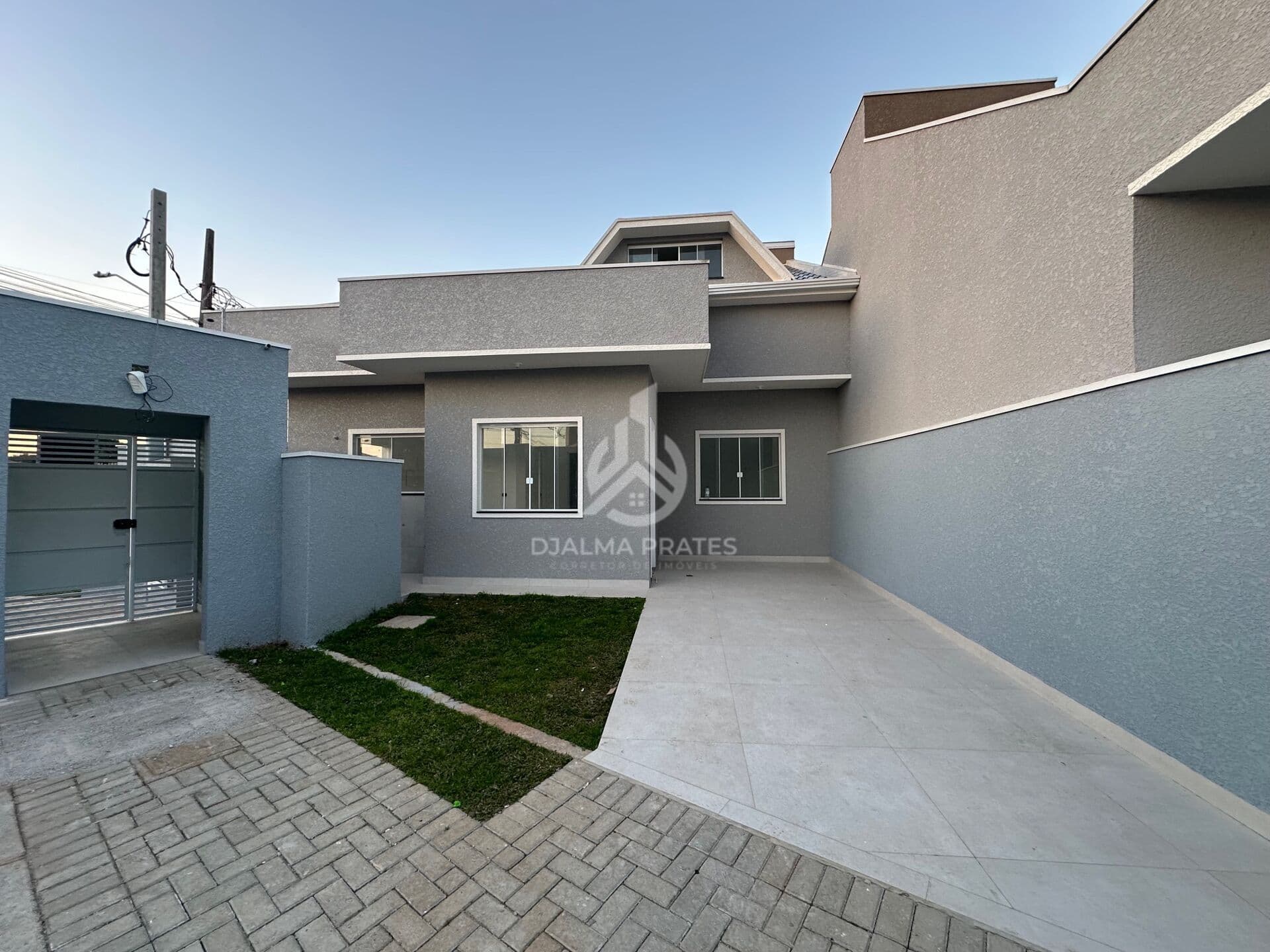 CASA EM CONDOMINIO FECHADO NO BAIRRO SITIO CERCADO EM CURITIBA