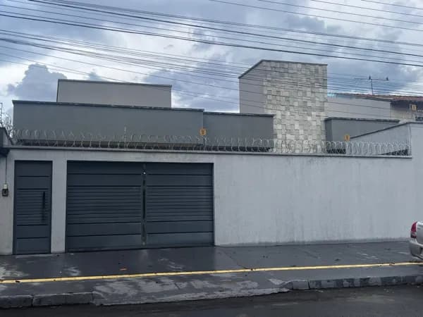 CASA ALTO PADRÃO A VENDA NO SETOR FAIÇALVILLE