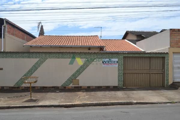 CASA A VENDA NO SETOR GARAVELO