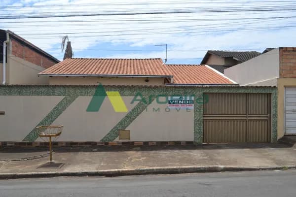 CASA A VENDA NO SETOR GARAVELO
