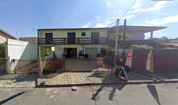 Sobrado 4 quartos 1 suíte com 2 salas comerciais bairro central em Campo Largo