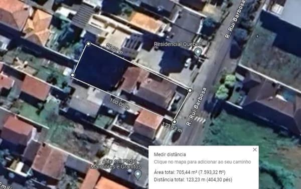 Terreno de 705m2 no Centro de Campo Largo com 4 casas de alvenaria ZR3