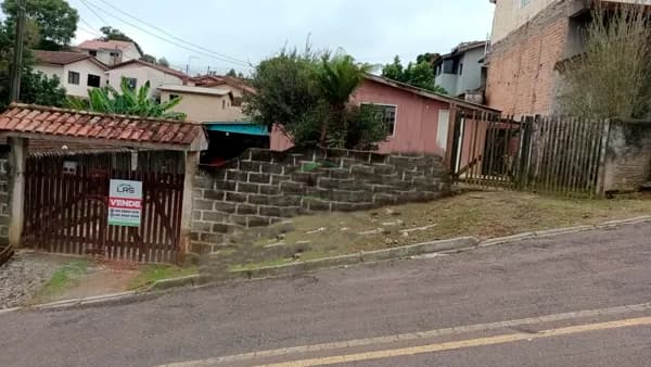 Terreno 417m2 com 2 casas de madeira - Rivabem Campo Largo