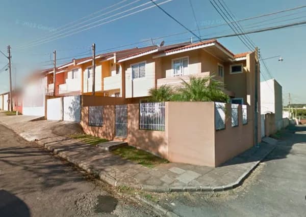 Sobrado próximo ao Centro, Campo Largo/PR - 3 quartos com suíte e quintal