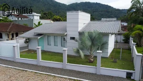 Casa de Alvenaria à Venda em Rodeio/SC