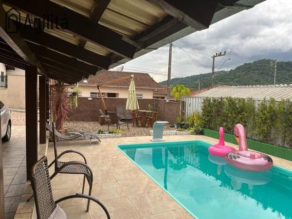 Casa com piscina à venda de Rodeio/SC!