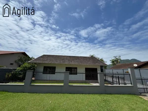 Casa de Alvenaria e Galpão à Venda em Timbó/SC