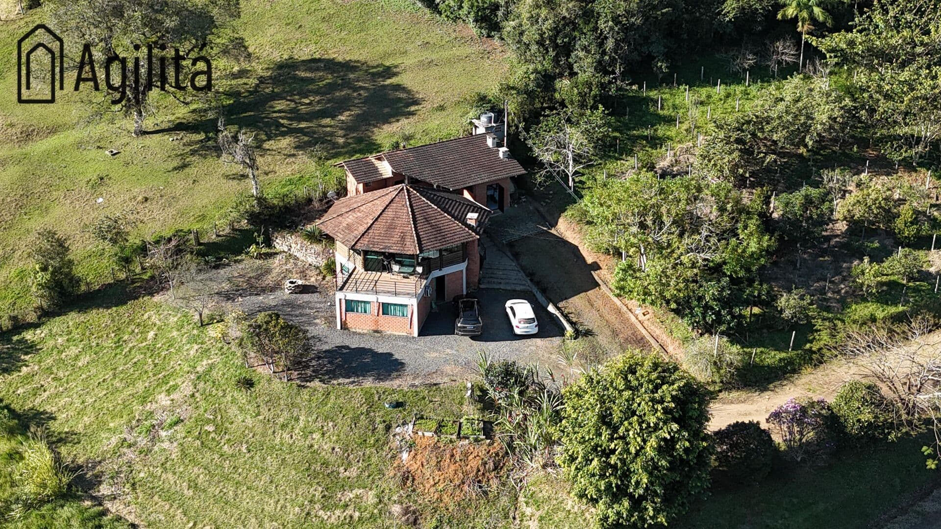 Propriedade Espetacular com Potencial Comercial no Coração de Rodeio/SC