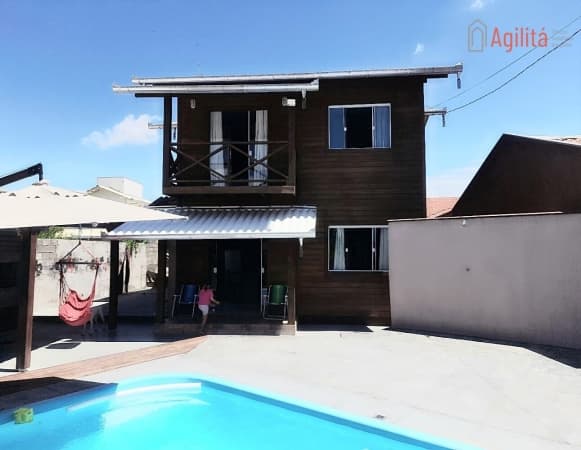 Casa à venda no bairro Itacolomi em Balneário Piçarras/SC