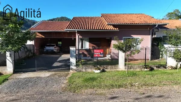 Casa de Alvenaria à Venda em Rodeio/SC