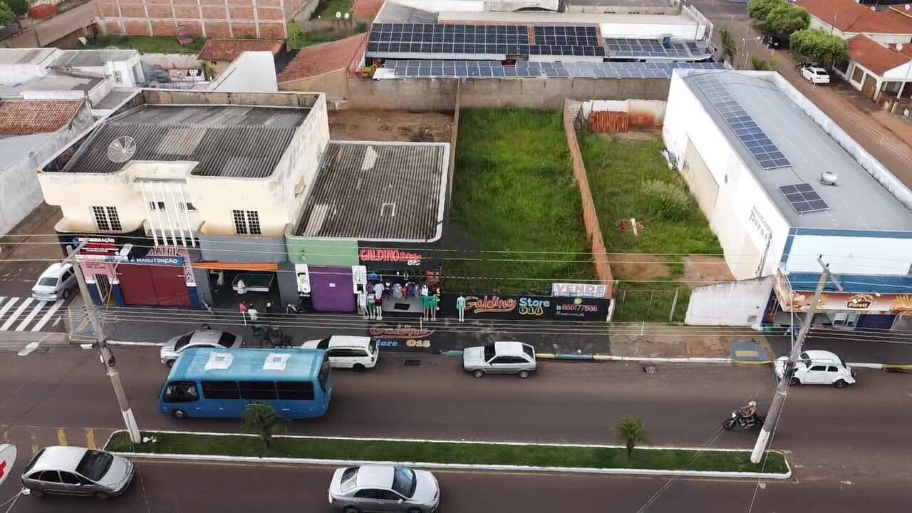 Lote comercial na avenida 🔥