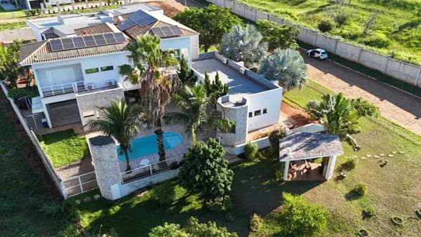 Mansão no Condomínio Portal do Lago com Vista para o Rio e Piscina | 4 Suítes (Master com Hidro) – Presidente Epitácio/SP | R$ 2.200.000