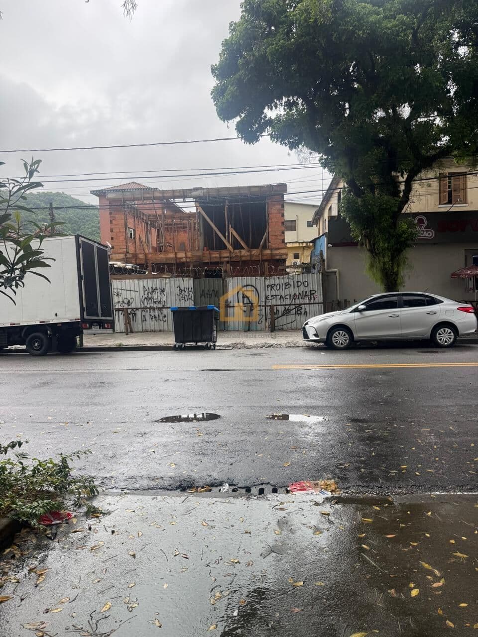 Casa Térrea à Venda 3 dormitórios, sendo 1 suíte e 1 vaga de garagem piscina – Marapé | Santos - SP