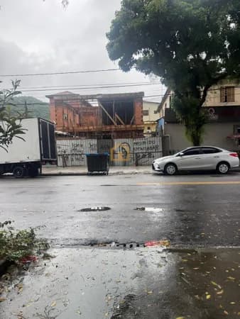 Casa Térrea à Venda 3 dormitórios, sendo 1 suíte e 1 vaga de garagem piscina – Marapé | Santos - SP