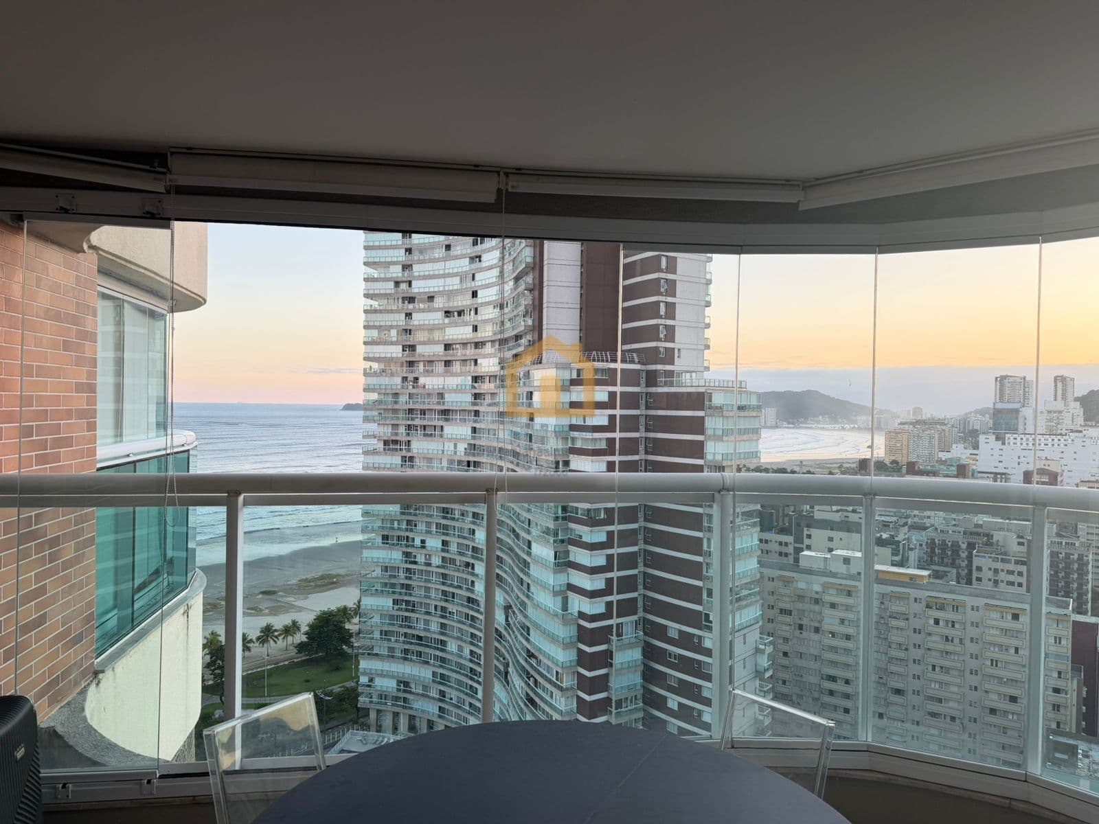 COBERTURA DUPLEX PORTEIRA FECHADA COM VISTA MAR – GONZAGA – SANTOS/SP