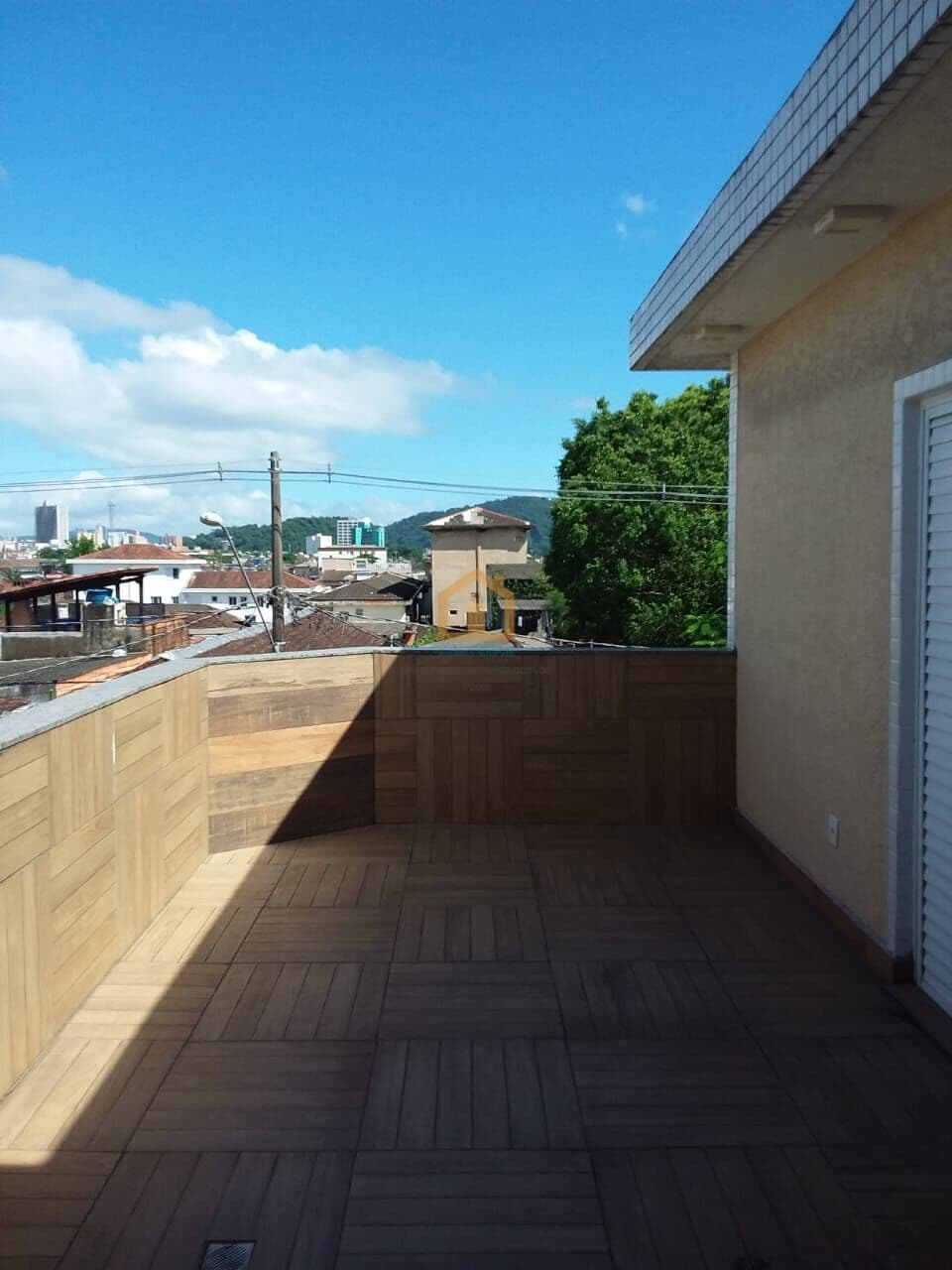 Casa Triplex 3 dormitórios - Bairro Esplanada dos Barreiros - São Vicente.