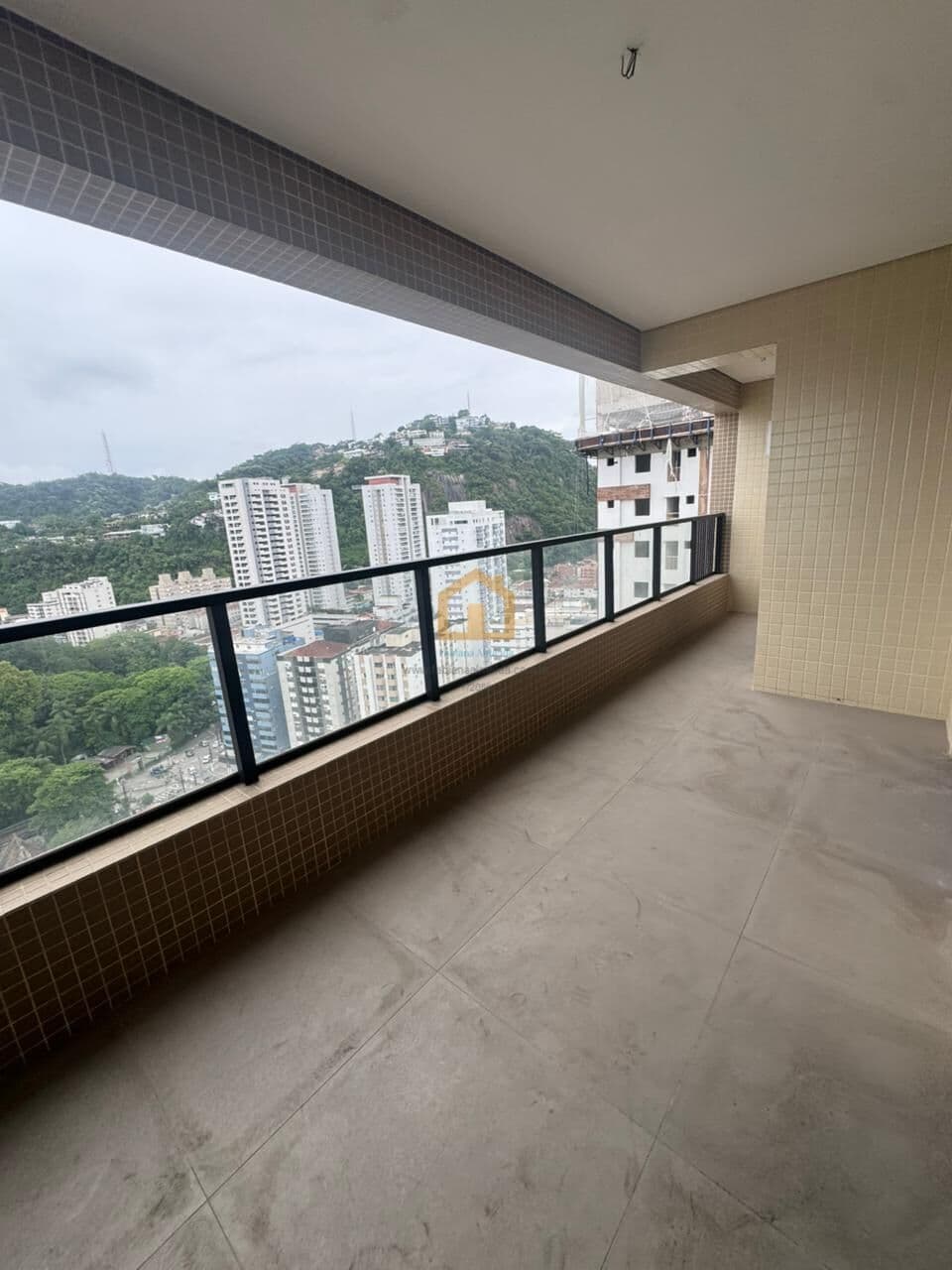 Apartamento 2 Dormitorios sendo uma suíte - José Menino, Santos/SP