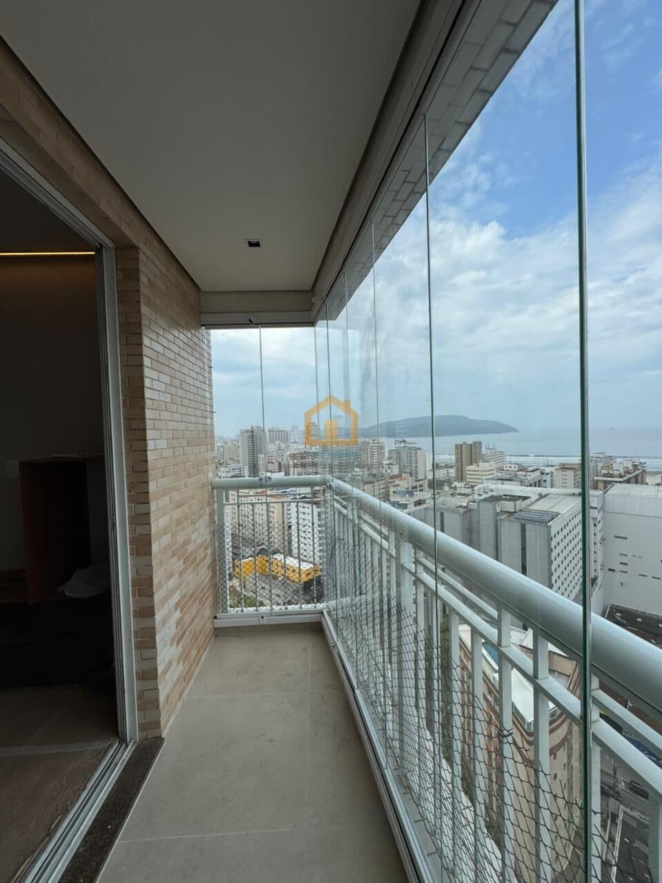 Apartamento para alugar Porteira Fechada com Vista Mar no bairro Gonzaga - Santos/SP