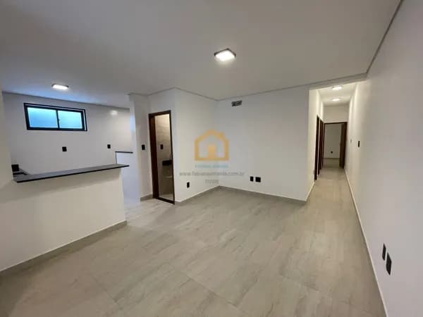 Casa Térrea 3 dormitórios sendo 1 suite e 2 vagas, bairro Marapé - Santos/SP