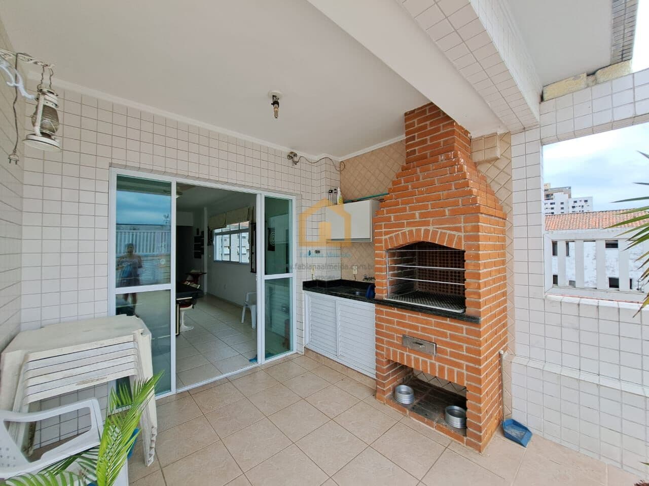 Ótima Casa Sobreposta Alta Duplex, no Bairro Aparecida em Santos.