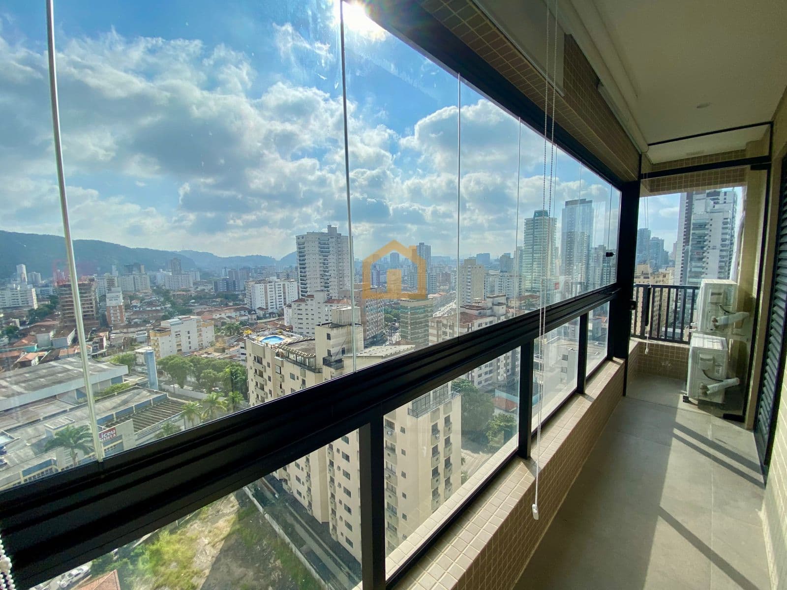APARTAMENTO 2 dormitórios, sendo 1 suíte PORTEIRA FECHADA À VENDA – JOSÉ MENINO | SANTOS/SP