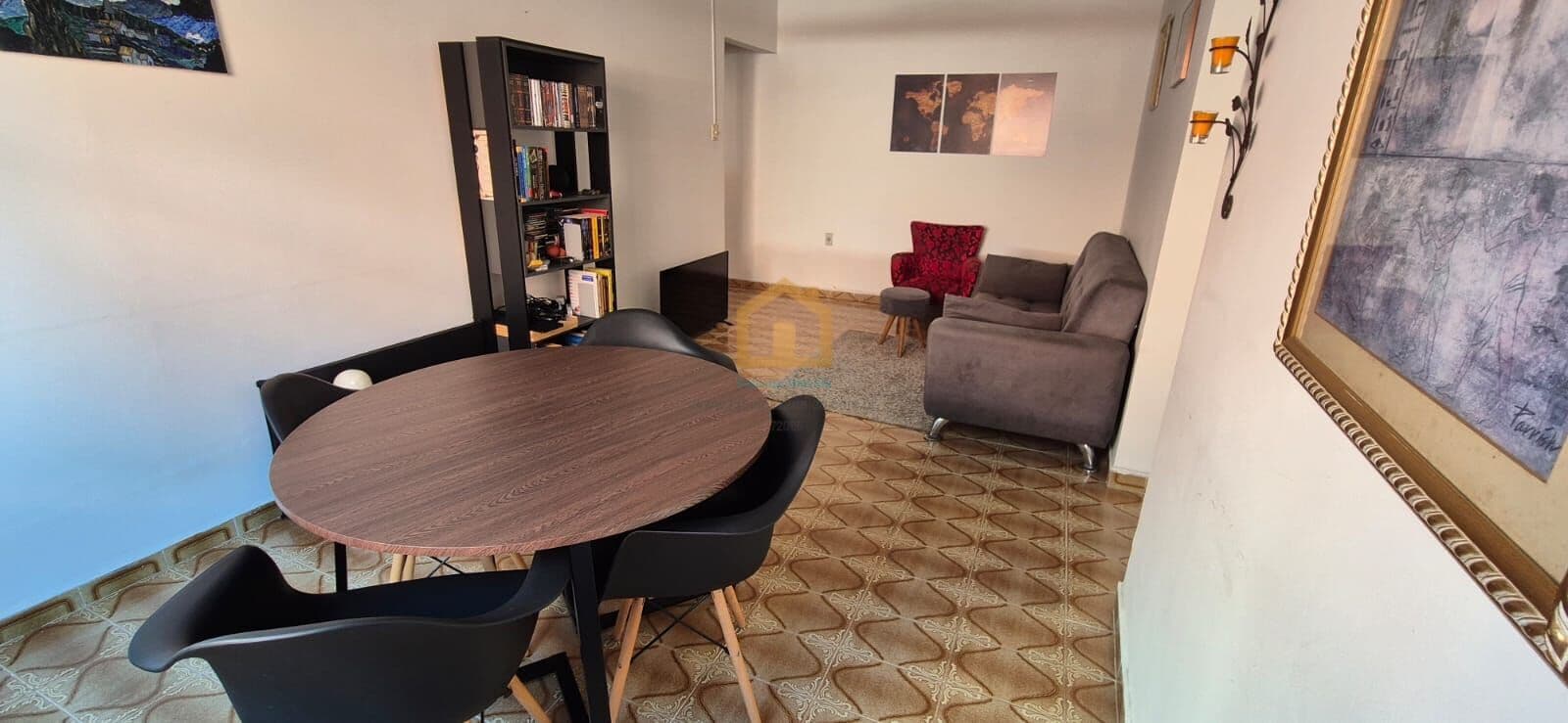 Apartamento 2 dormitórios e 1 vaga de garagem demarcada à Venda no Marapé – Santos
