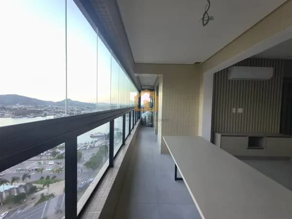 Apartamento 2 Dormitórios, sendo 1 suíte com vaga de garagem demarcada à venda no bairro Ponta da Praia Santos/SP