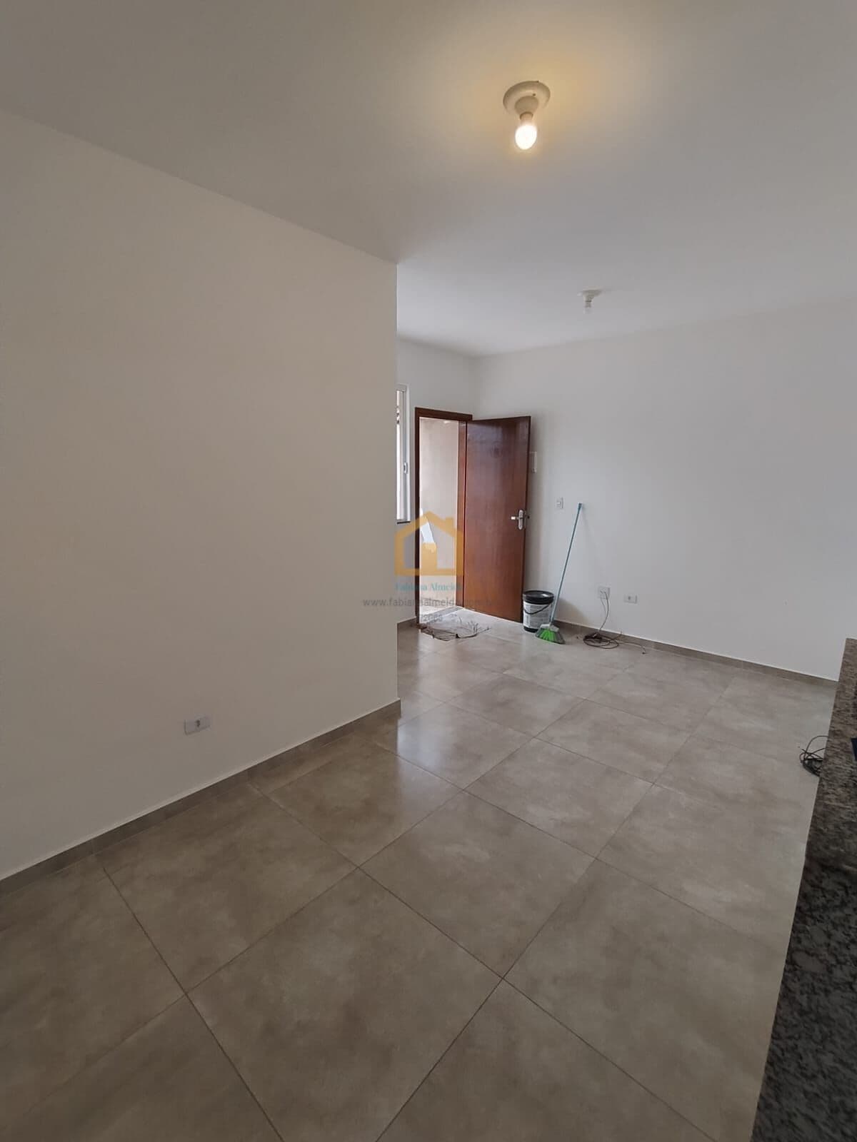 Casa Sobreposta Térrea 2 dormitórios sendo 1 suite 1 vaga de garagem - Bairro Marapé.