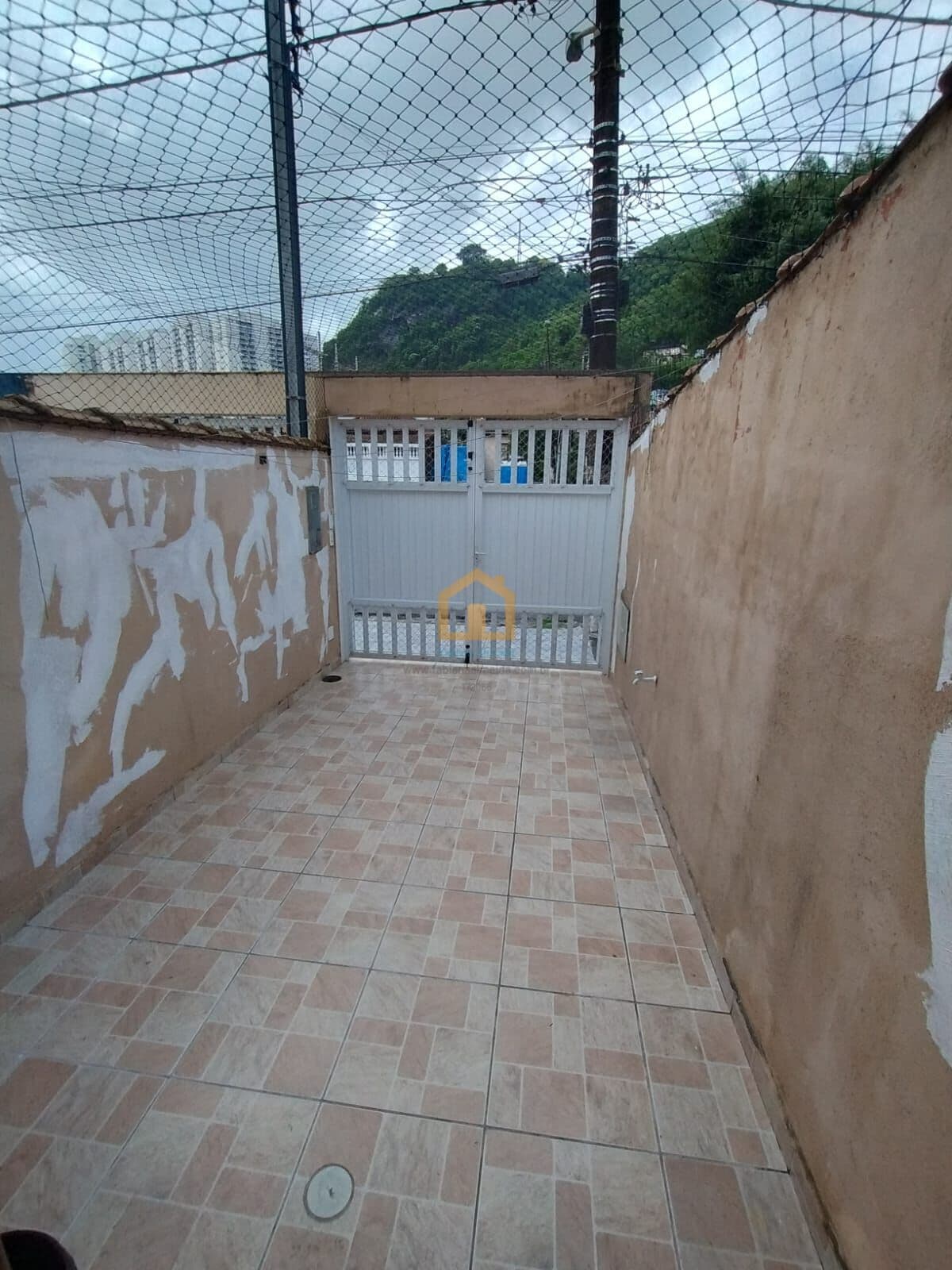 Casa Sobreposta Térrea 2 dormitórios sendo 1 suite 1 vaga de garagem - Bairro Marapé.