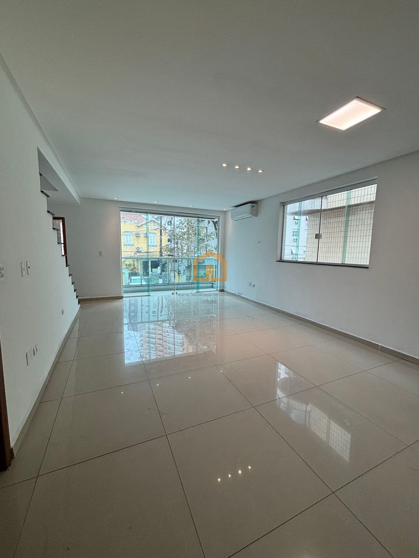 Casa Triplex à Venda no Gonzaga – Santos/SP