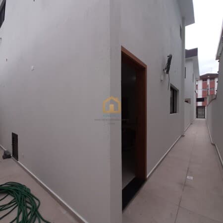 Casa 02 Dormitórios, ambos com Suíte, Área de Serviço. à venda no bairro Embaré - Santos/SP